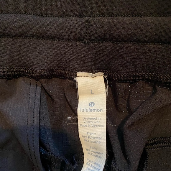 Lululemon black shorts size L 9” inseam - Picture 3 of 3